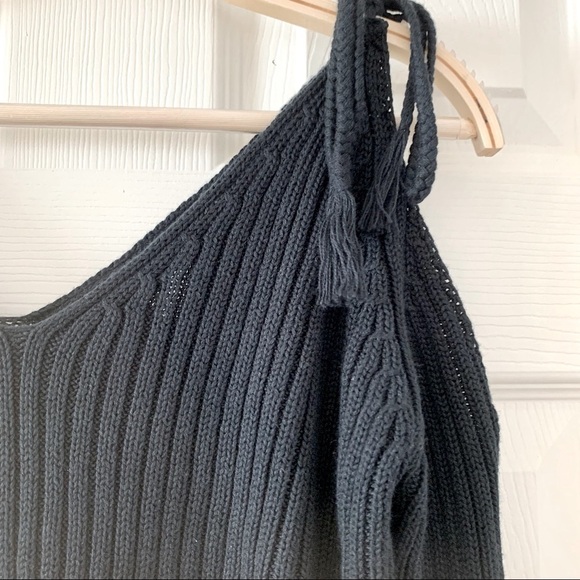 NWOT Venus Black Ribbed Cold-Shoulder V-Neck Sweater - Picture 4 of 7